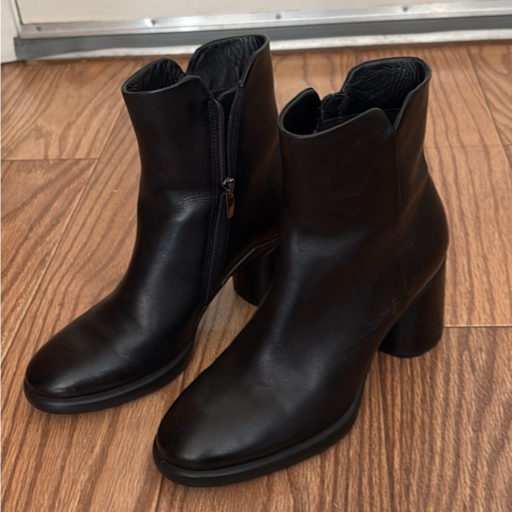 Ecco Black Leather Ankle Boots